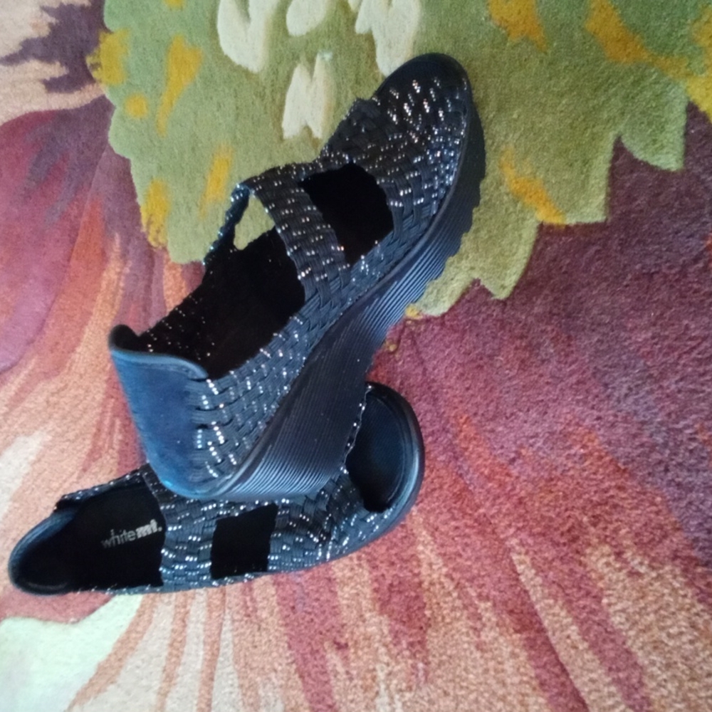 NEVER WORN SHOES